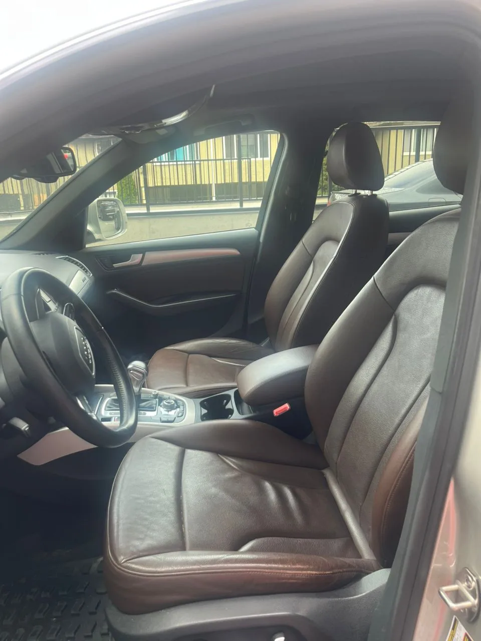 Audi Q5 SUV - Silver image indicator(2)