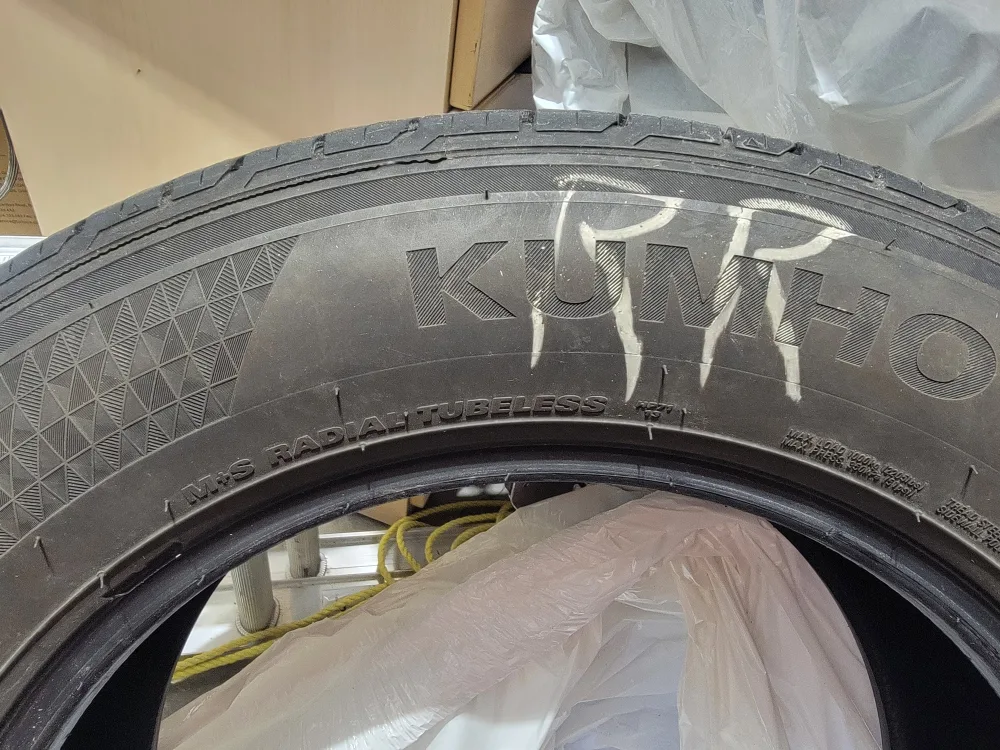 Kumho Crugen HP71 Tire - 255/60R18 image indicator(2)