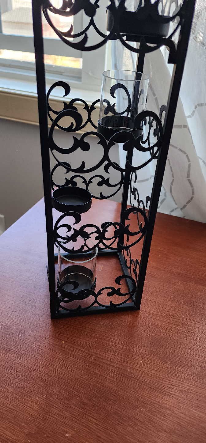 Black metal tea light holder
