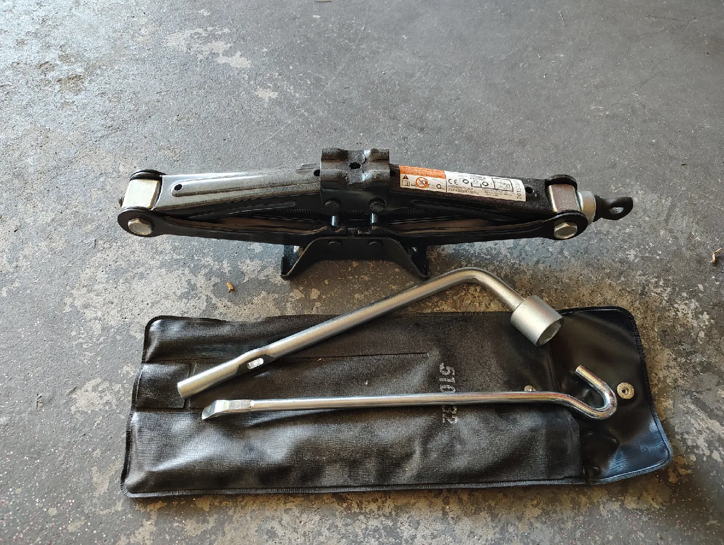 MINT NO RUST Scissor Jack thumbnail