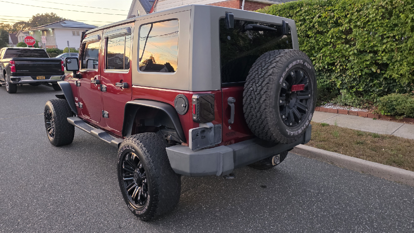 Jeep Wrangler Unlimited - Red - photo 4
