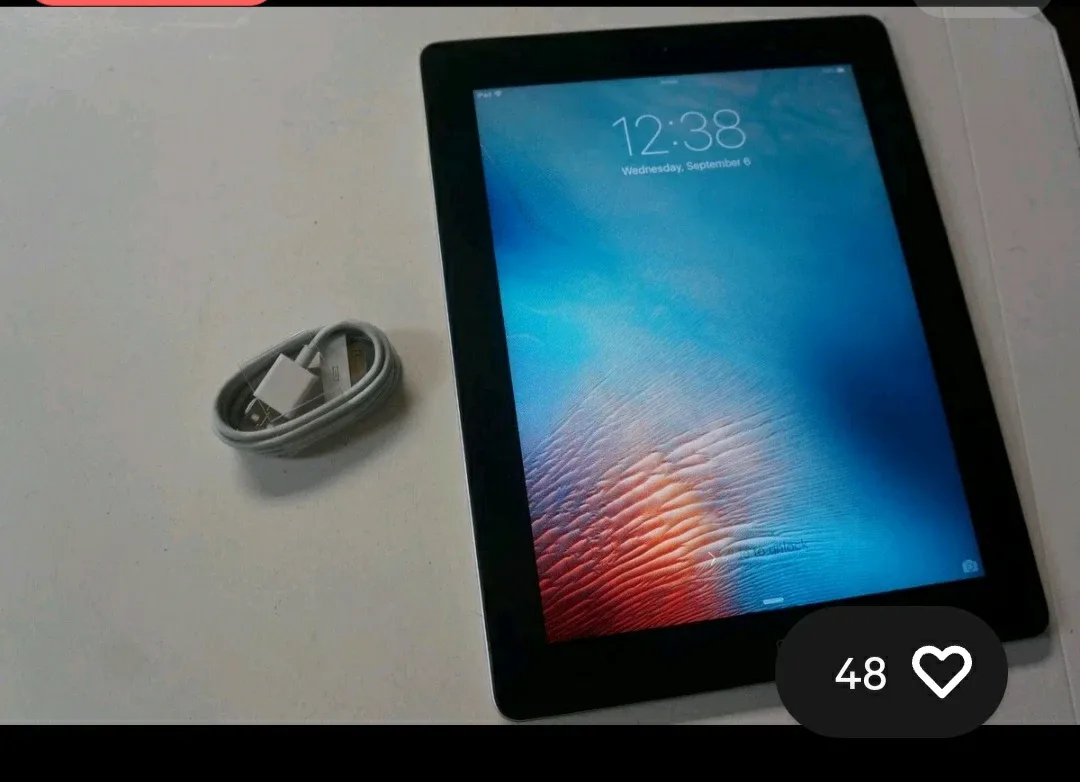 Black Apple iPad 3rd gen image indicator(2)