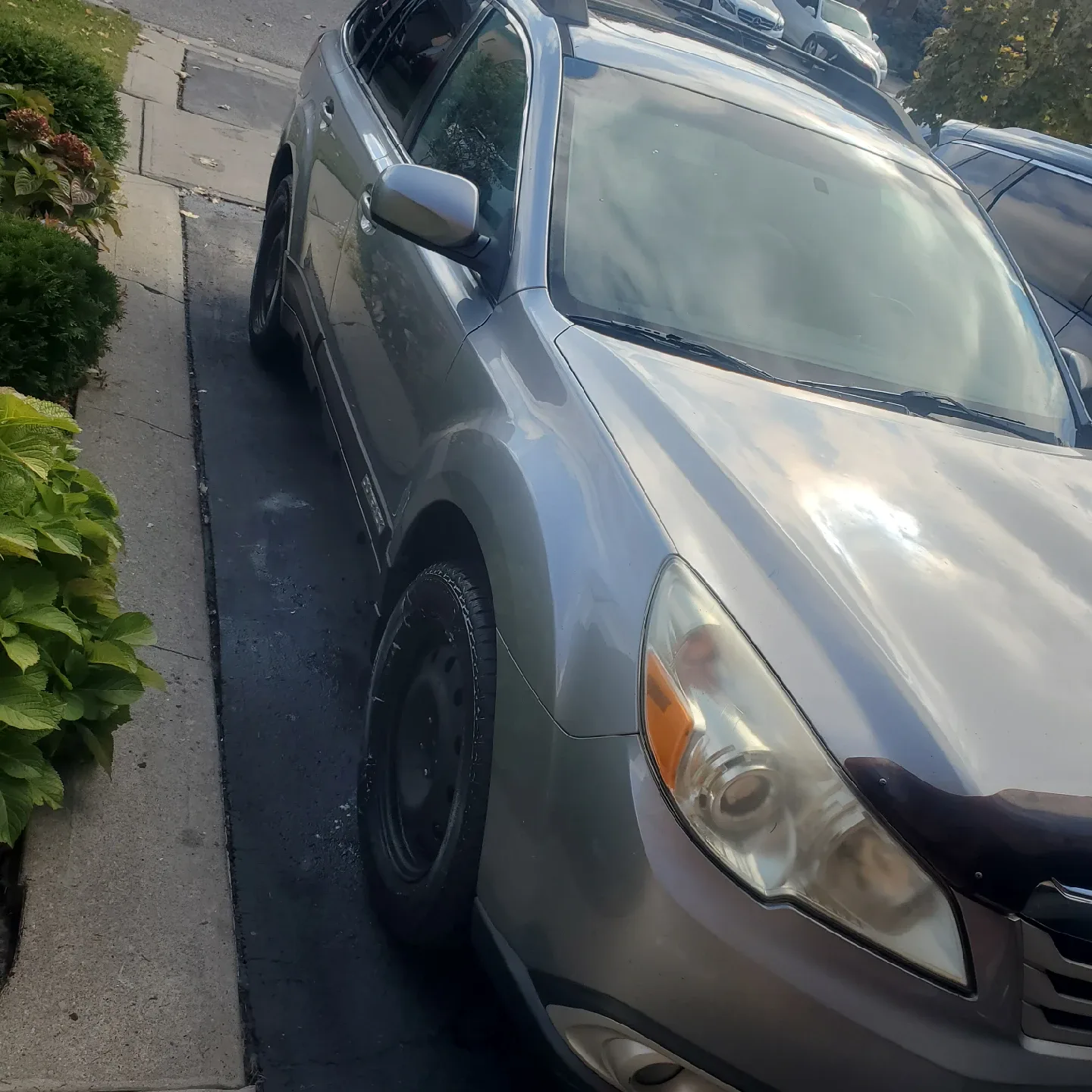 Silver Subaru Outback Wagon 12 image indicator(4)