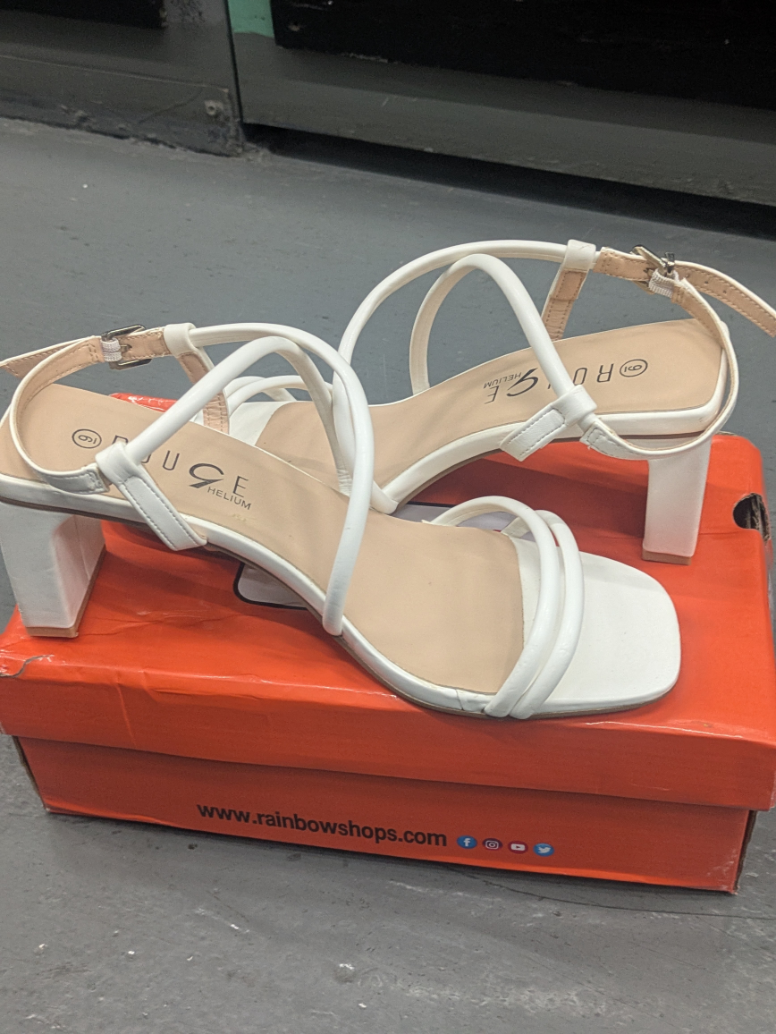 Rouge Helium White Heels - Size 9