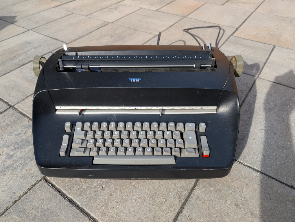 IBM Selectric II Typewriter - Vintage Find 🧡