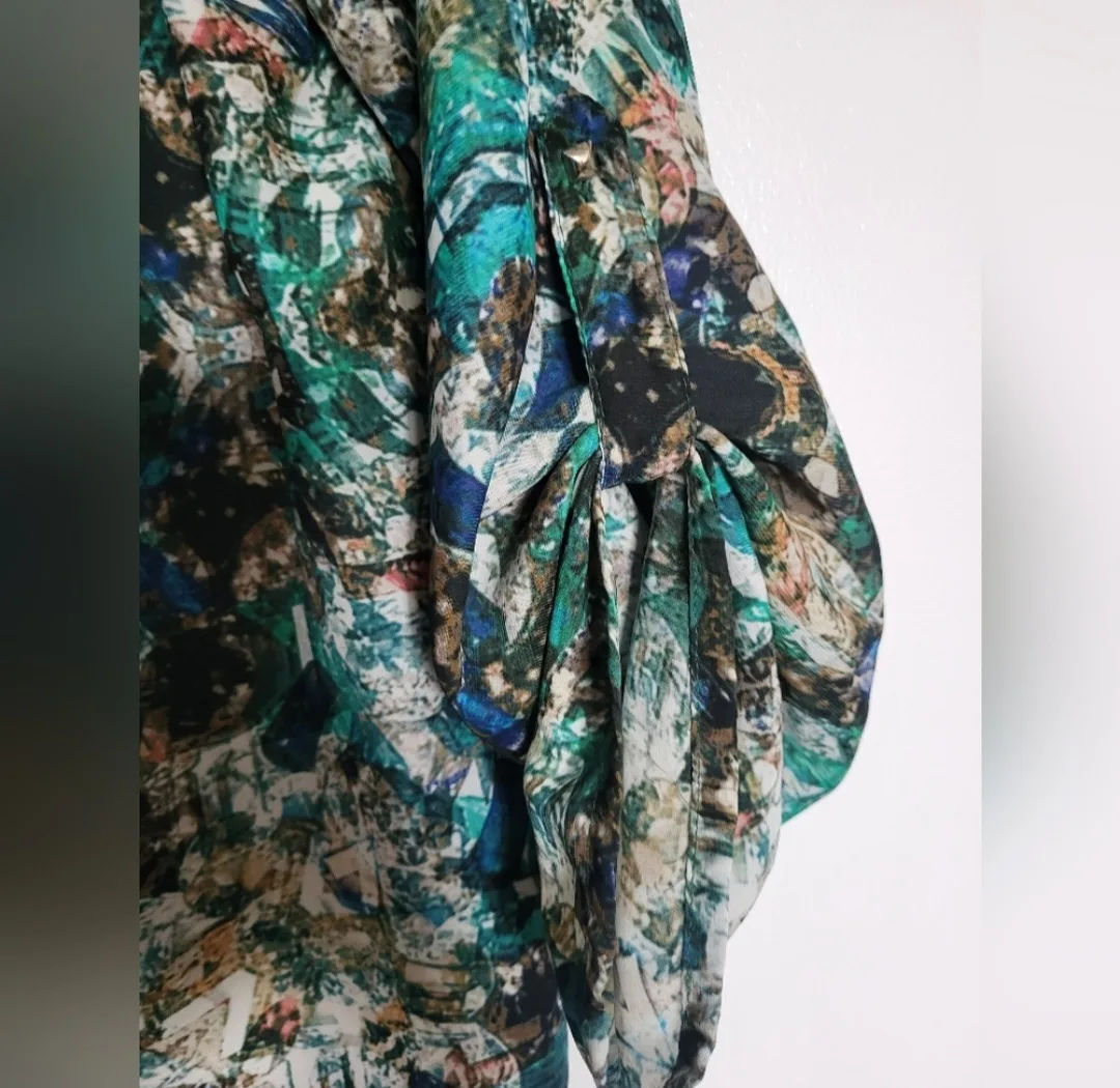 *FREE* WEEKLY DECLUTTERING Zara Basic Blouse - Size S image indicator(4)