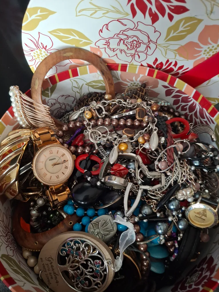 Box of Assorted Jewellery & Accessories image indicator(2)