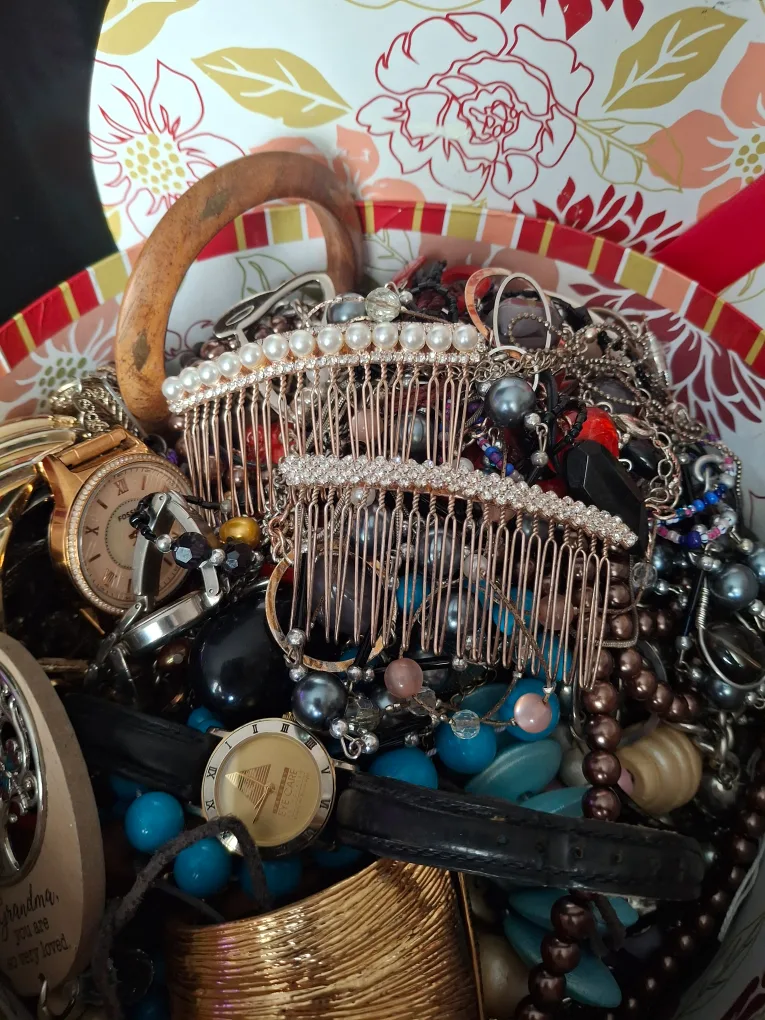 Box of Assorted Jewellery & Accessories image indicator(5)