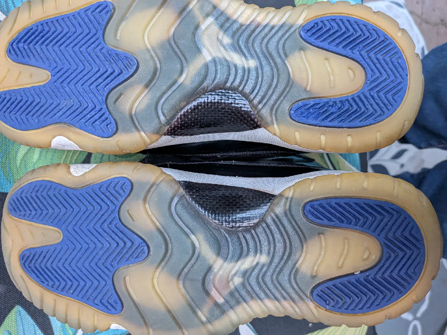 Air Jordan 11 Retro Black/Royal Blue youth 8 image indicator(5)