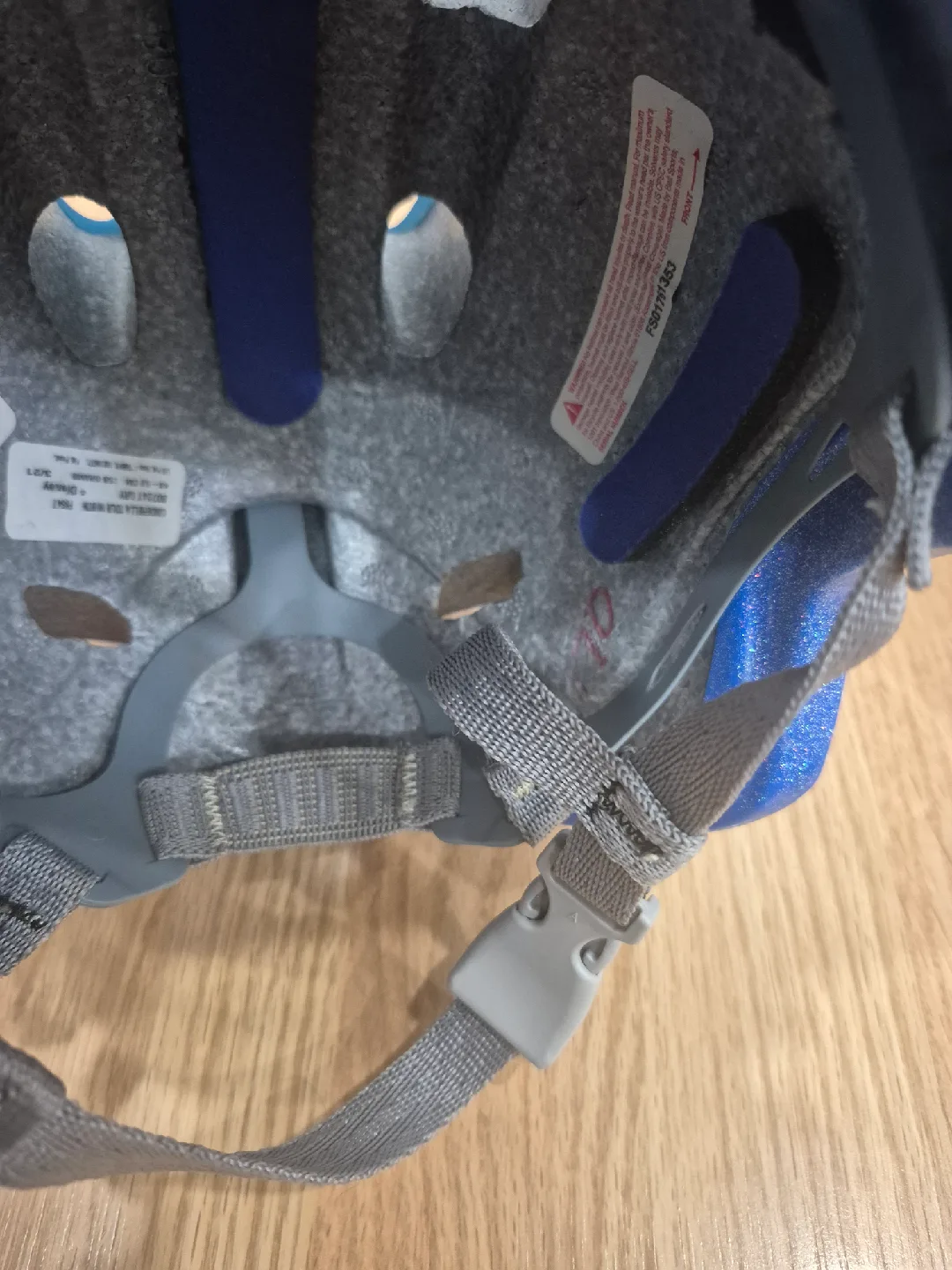 Disney Princess Bike Helmet, Minnie Pads, Gloves Set image indicator(2)