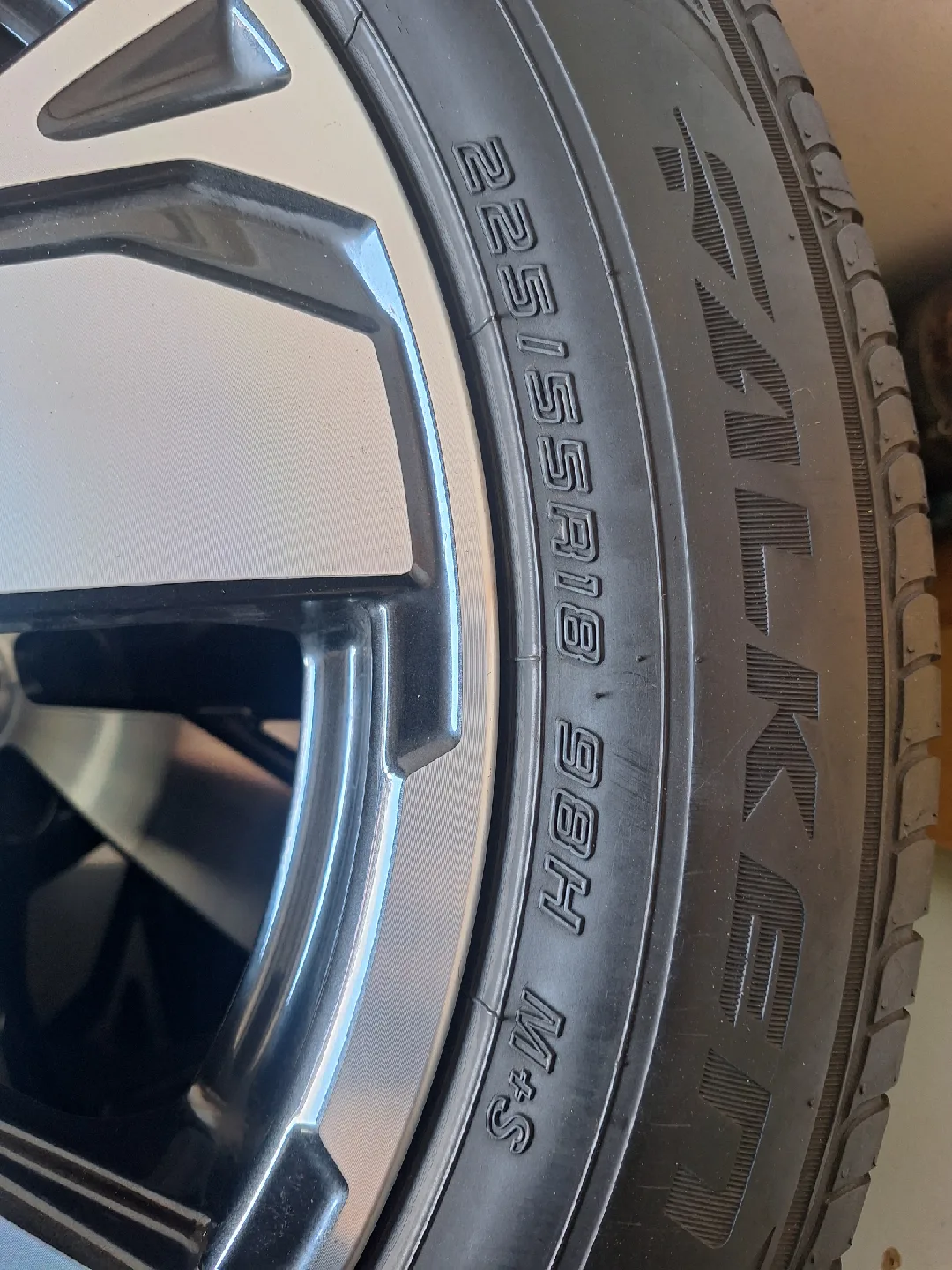 Falken 225/55R18 Tires and rims- Set of 4 image indicator(2)