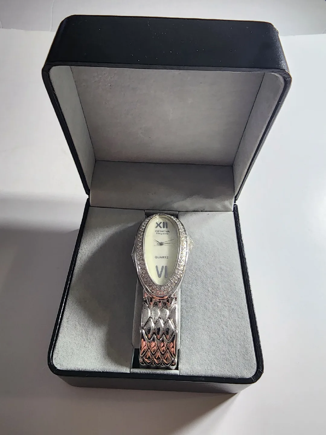 Geneva Elegante Quartz Women new Watch with Box thumbnail