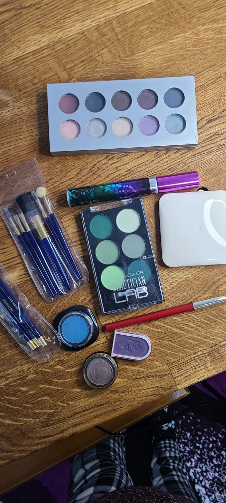 Makeup Bundle: Color Lab, YB, & More! image indicator(2)