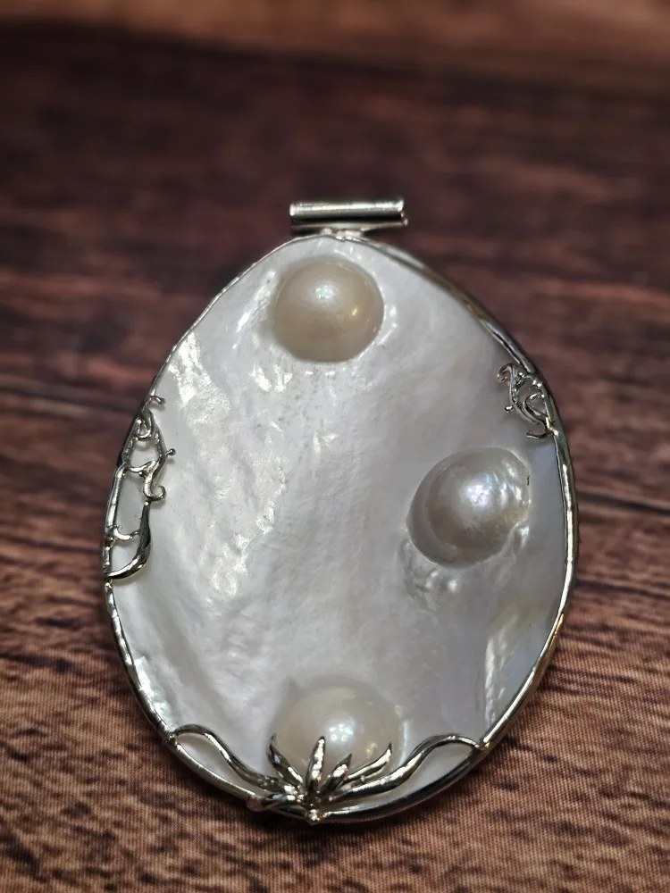Mother of Pearl & Sterling Silver Pendant image indicator(5)