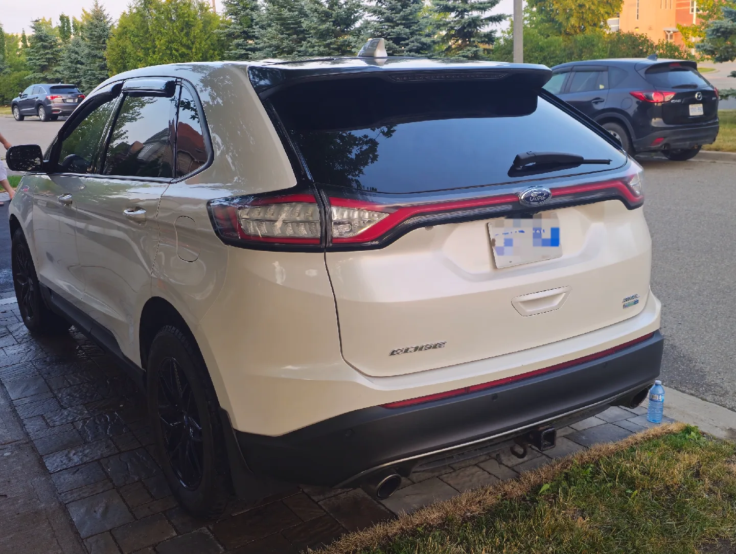 Ford Edge White SUV image indicator(5)