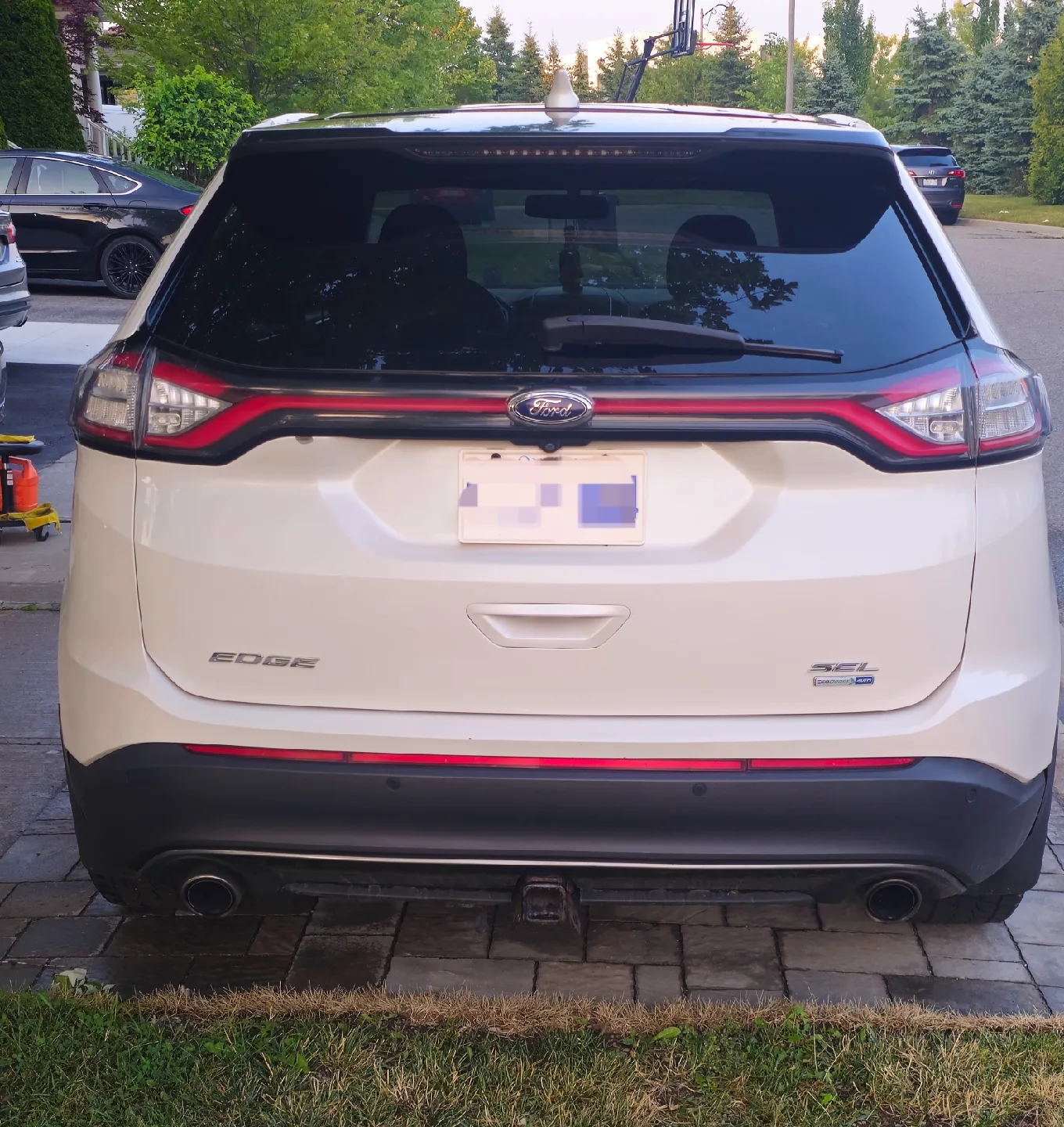 Ford Edge White SUV image indicator(6)