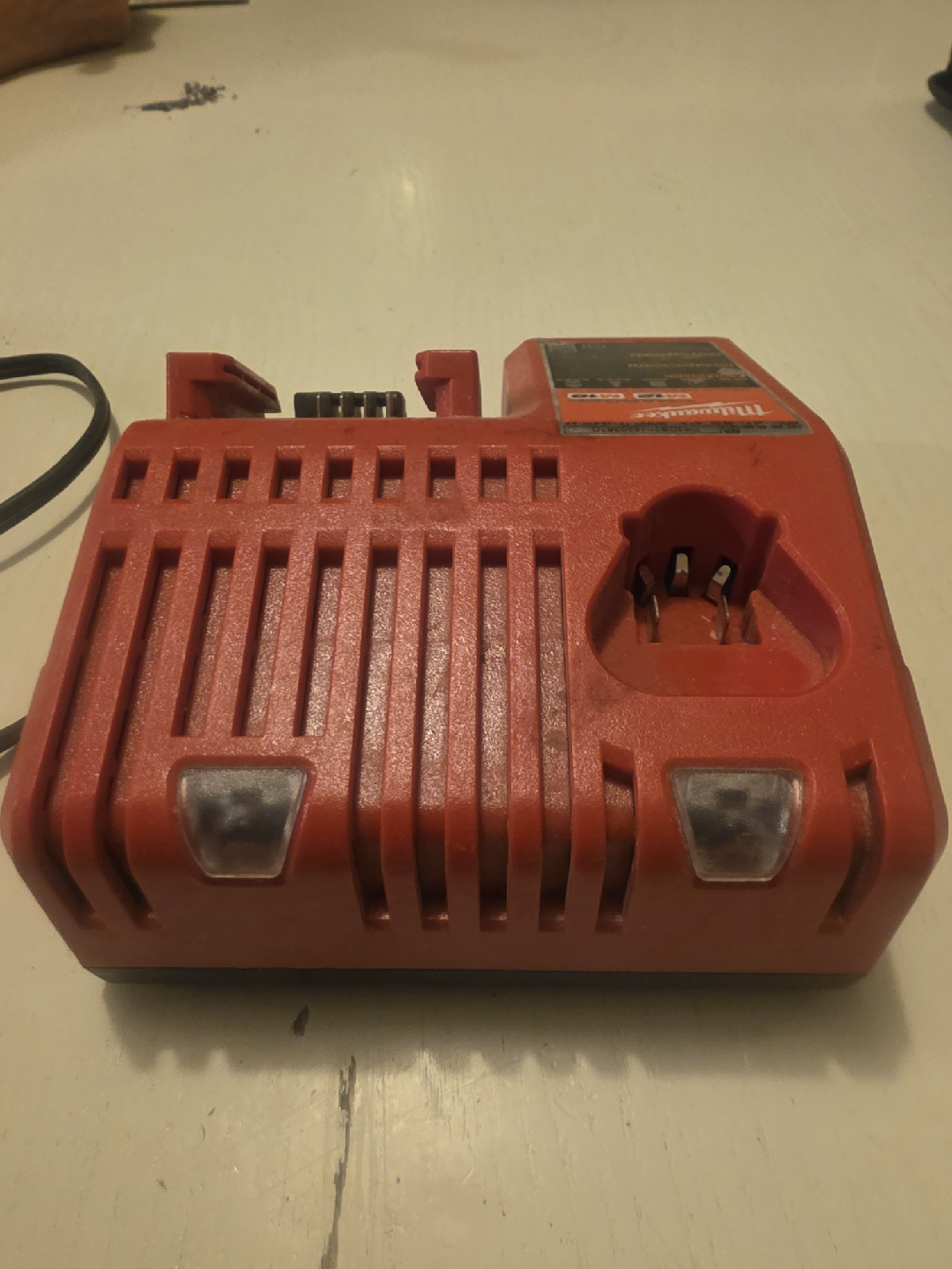 Milwaukee M12-M18 Battery Charger - photo 3