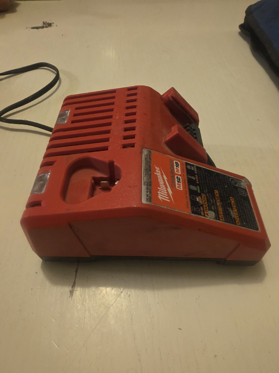 Milwaukee M12-M18 Battery Charger - photo 4