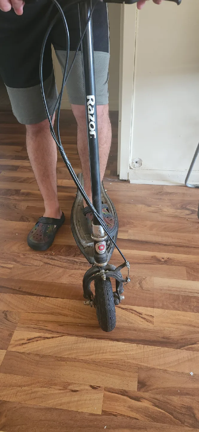 Razor Electric Scooter - Black image indicator(2)