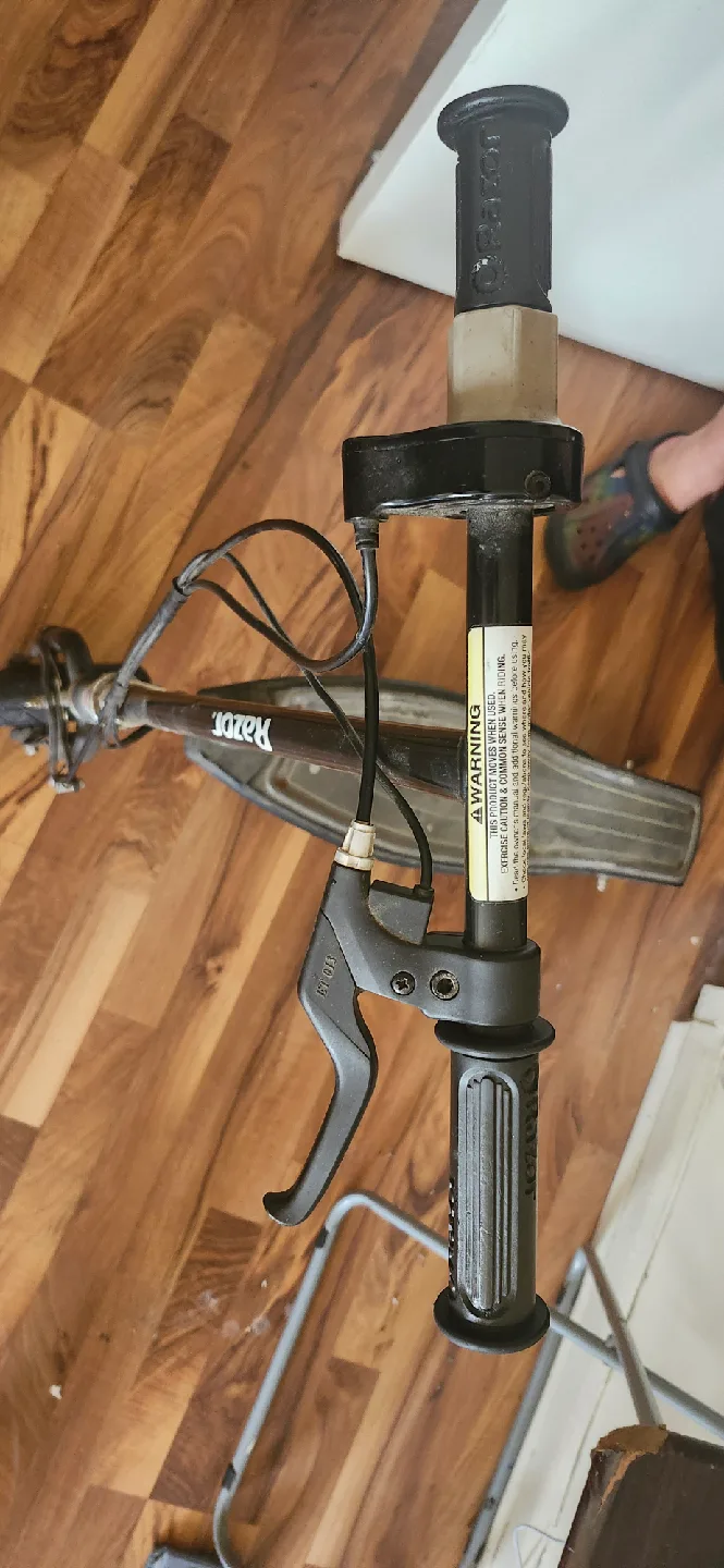 Razor Electric Scooter - Black image indicator(4)