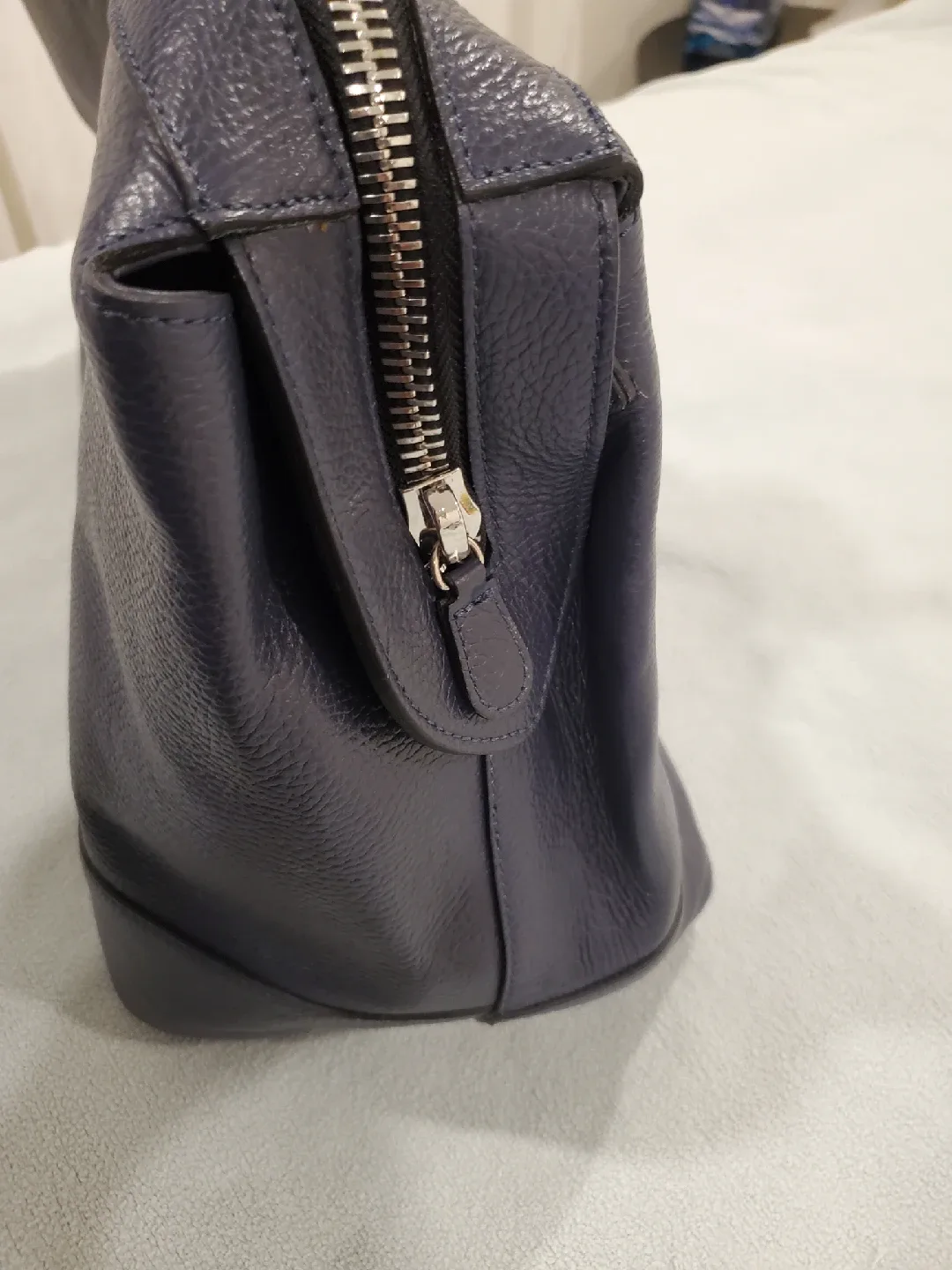 new quality navy leather overnight bag image indicator(9)