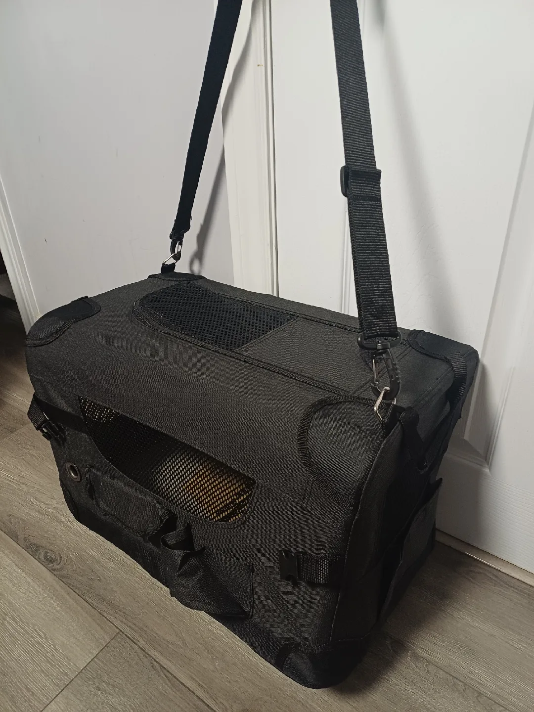 Veehoo Pet Carrier - Black image indicator(9)