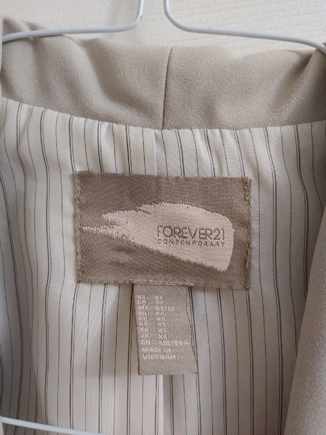 Forever 21 Contemporary Beige Blazer - Size XS image indicator(4)