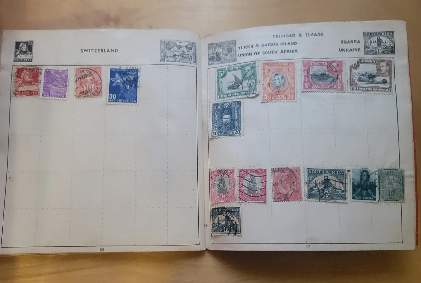 Sixpenny Red Album - Postage Stamps of the World image indicator(7)