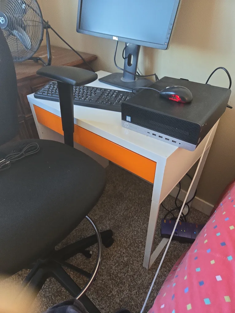 Hp desktop computer and desktop and chair image indicator(3)