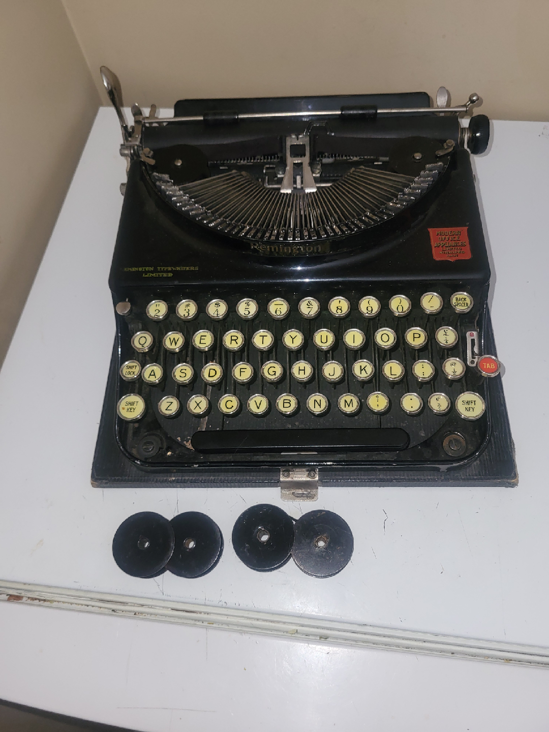 Vintage Remington Typewriter Limited w/ Case - photo 3