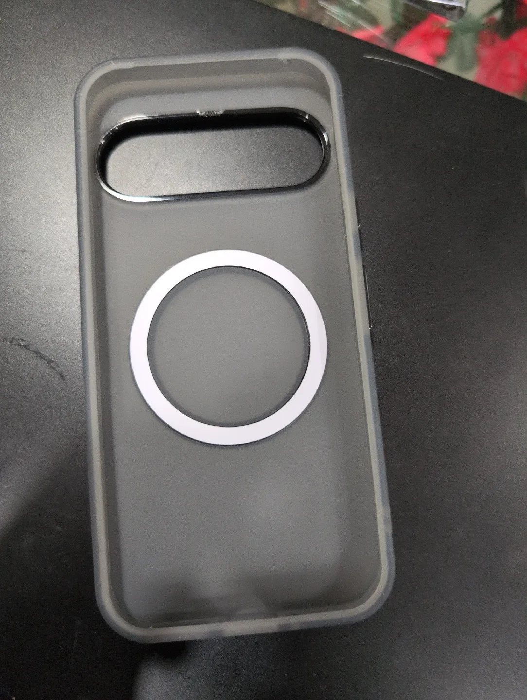 matt black Google pixel 9 silicone case image indicator(2)