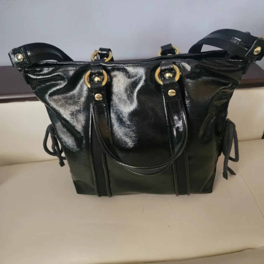 Coach Poppy Daisy Liquid Gloss Patent Leather Bag image indicator(7)