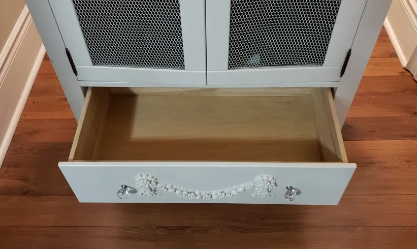 White Display Cabinet with Mesh Doors image indicator(4)