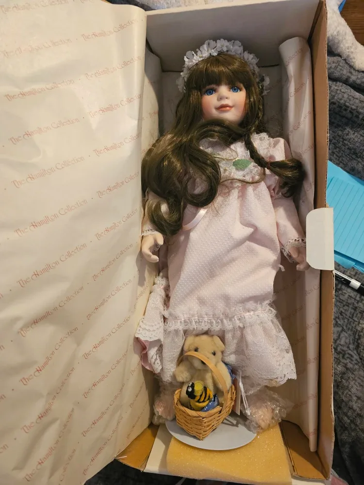 Ashton-Drake Galleries Porcelain Dolls image indicator(9)