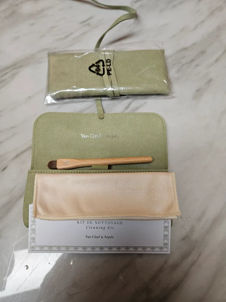 Van Cleef & Arpels Cleaning Kit - NEW image indicator(3)