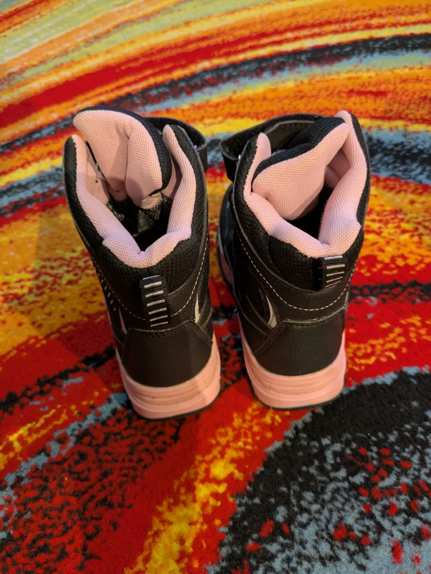 Ovekos Black & Pink Winter Boots - Size 11.5 image indicator(2)
