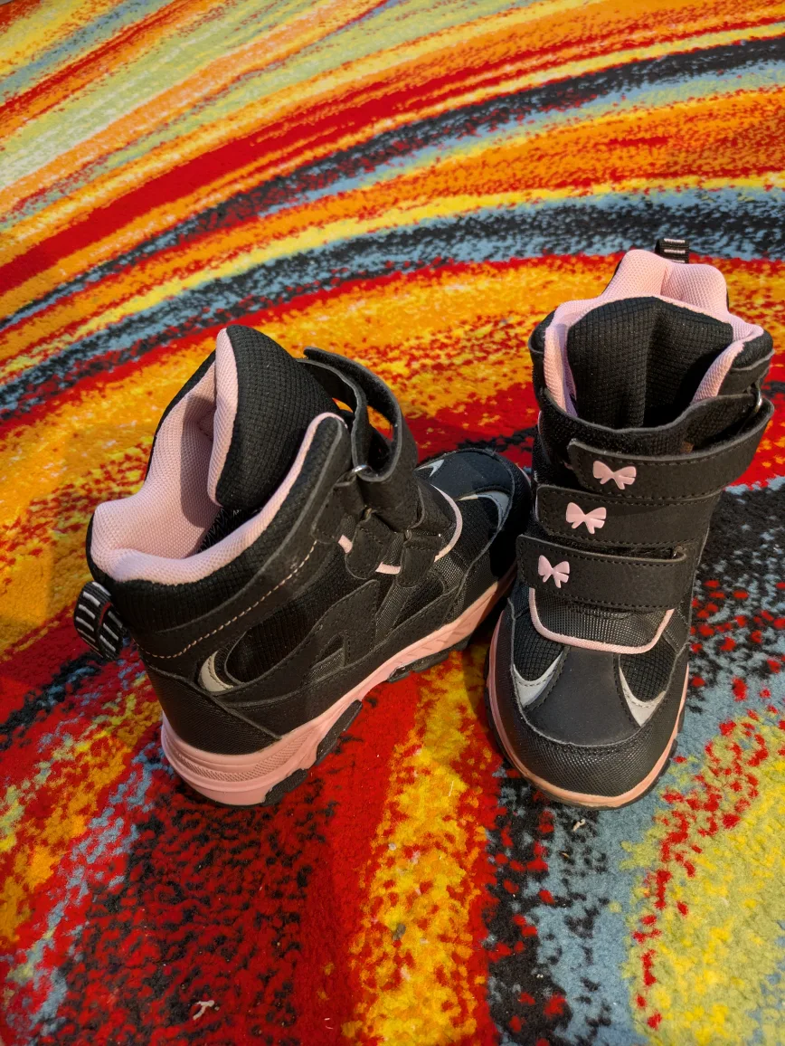 Ovekos Black & Pink Winter Boots - Size 11.5 image indicator(6)