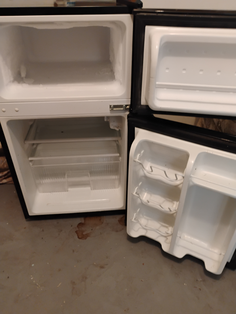 Magic Chef Mini Fridge - Black