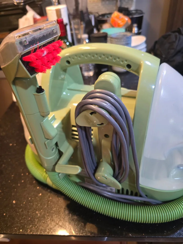 Bissell Little Green Portable Spot and Stain Cleaner image indicator(2)