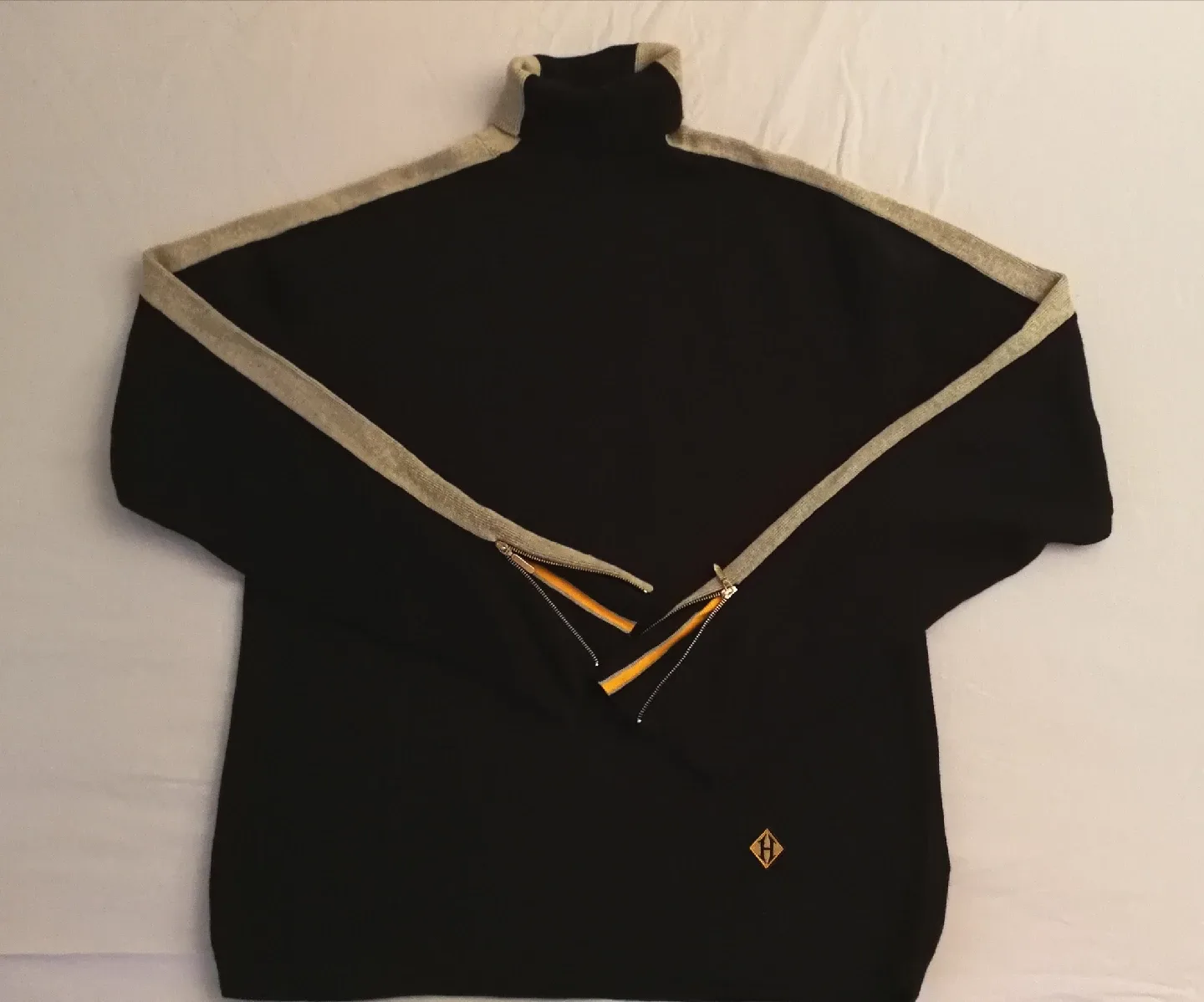 TH Black Turtleneck Sweater women XL image indicator(2)