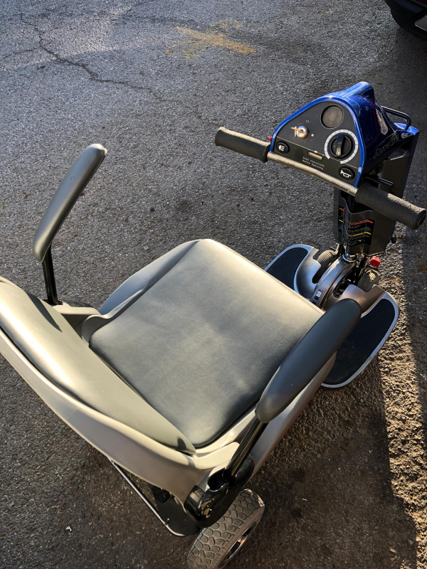 AutoGo Mobility Scooter - Blue - photo 3