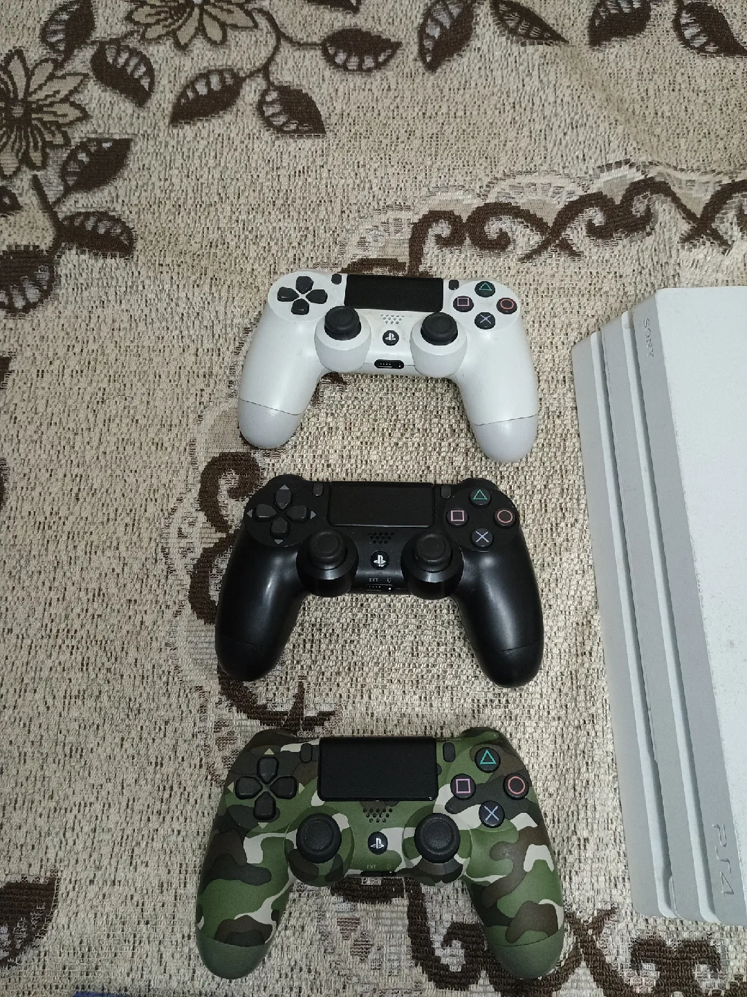 PlayStation 4 pro 1TB with 3 controllers + 11 games image indicator(5)