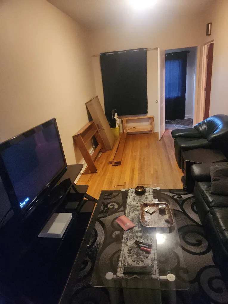 1 room for rent in tuxedo park image indicator(3)