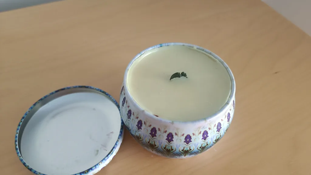 Candle - 4.4 OZ 🥕 perfect for carved pumpkins image indicator(2)