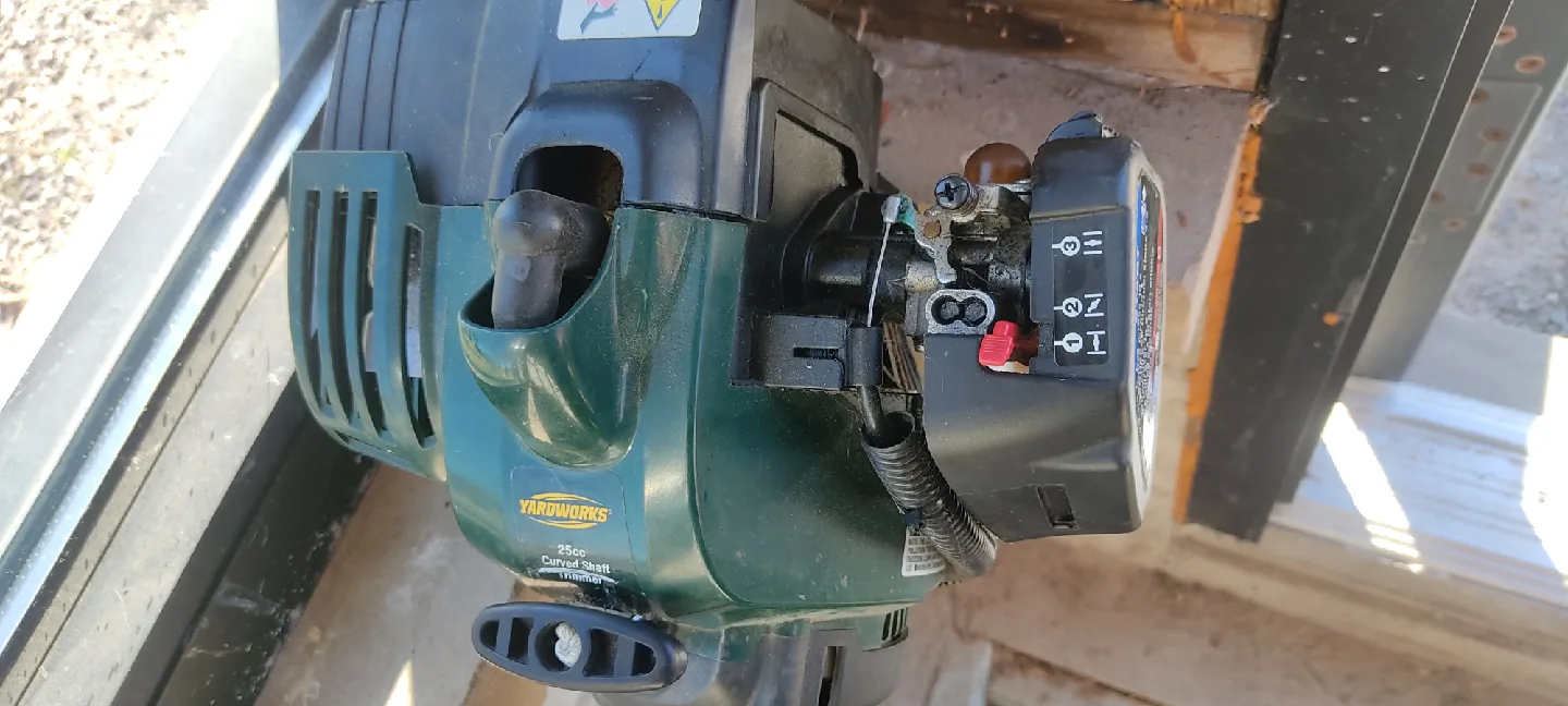 Yardworks 25cc Curved Shaft Weed Trimmer image indicator(2)