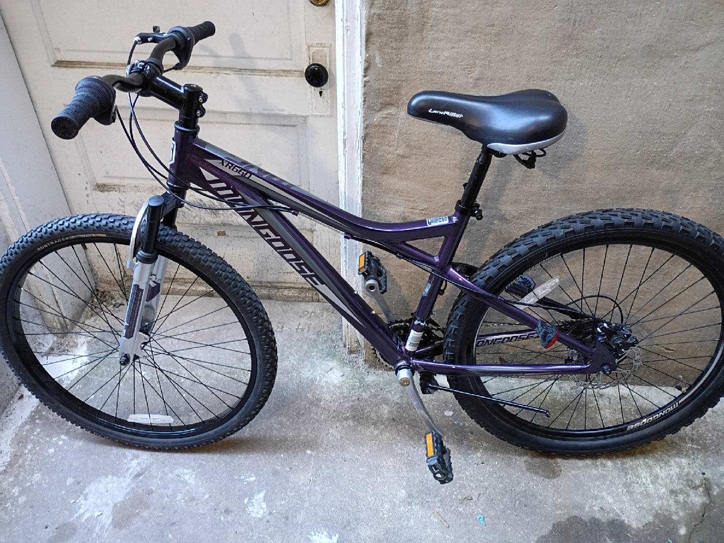 21 speed Mongoose XR75 Purple Mountain Bike like new