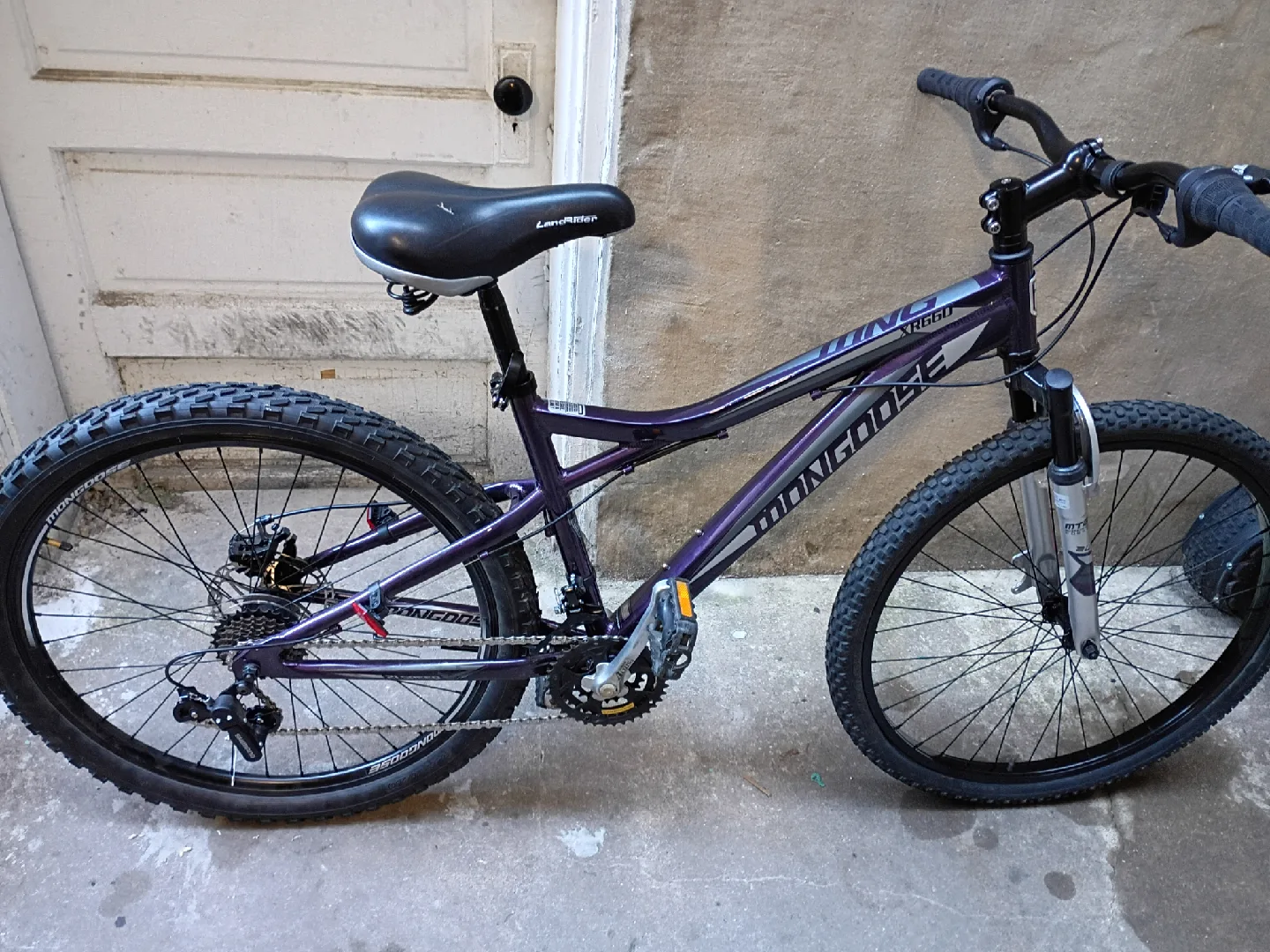 21 speed Mongoose XR75 Purple Mountain Bike like new image indicator(2)