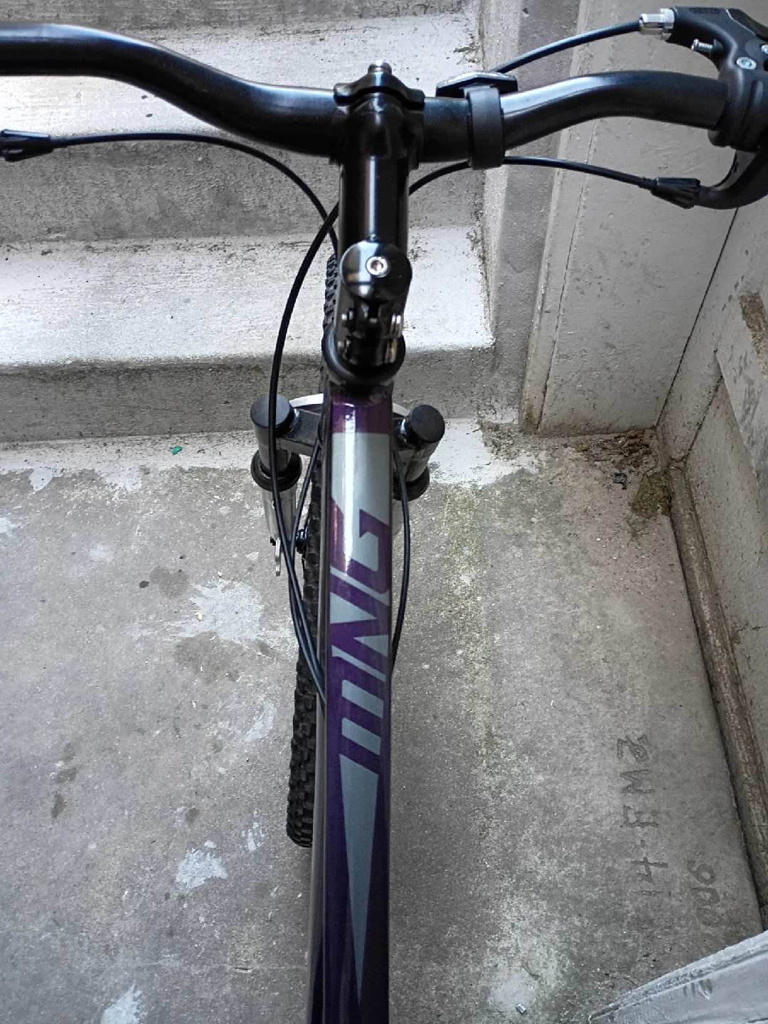 21 speed Mongoose XR75 Purple Mountain Bike like new image indicator(3)