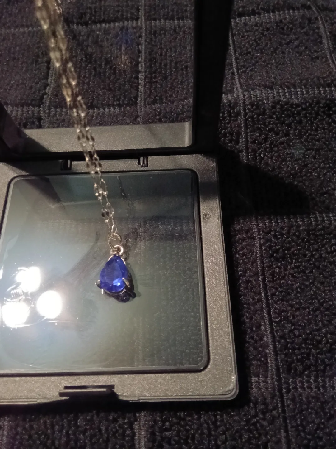 Necklace with  non-precious gemstones image indicator(2)