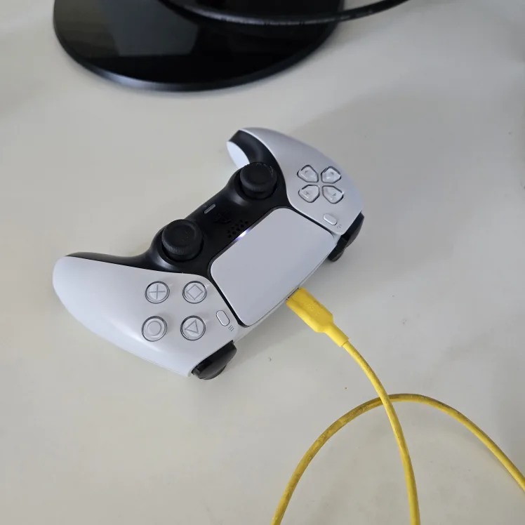 Real PS5 (no scam). CLEAN with everything and box. playstation 5 image indicator(2)